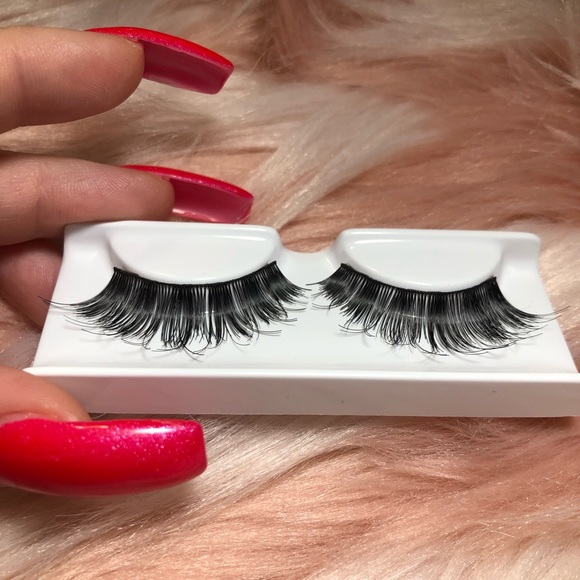 Lashes - Picture 2 of 4